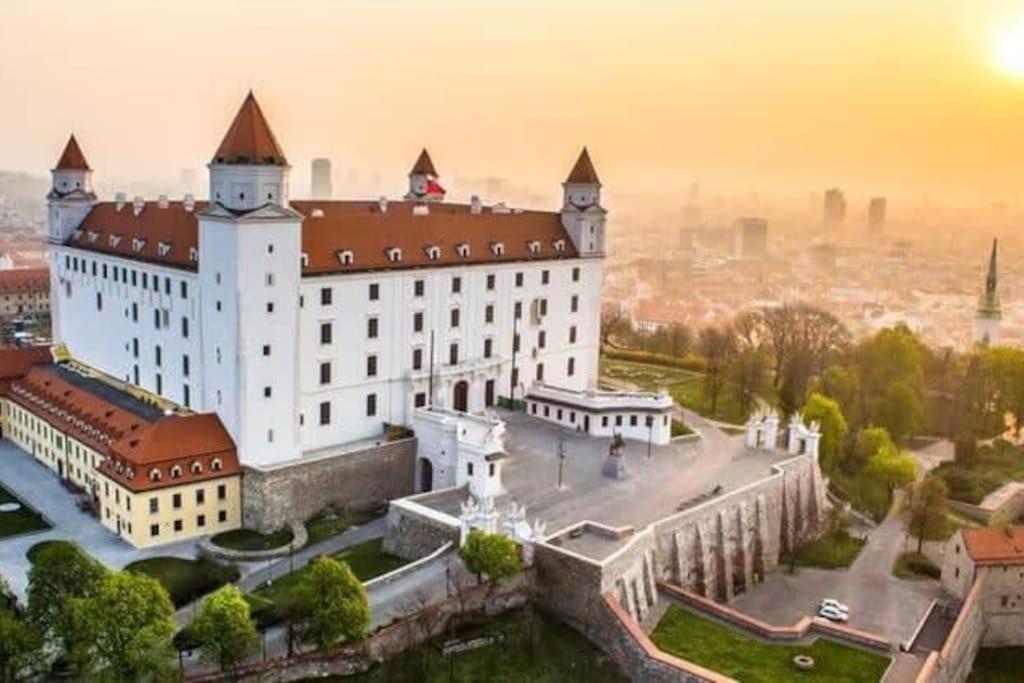 Diamond Residence In Old Town With Free Parking Bratislava Buitenkant foto
