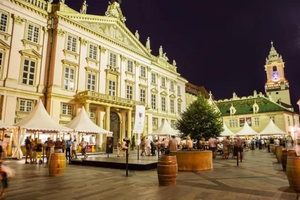 Diamond Residence In Old Town With Free Parking Bratislava Buitenkant foto