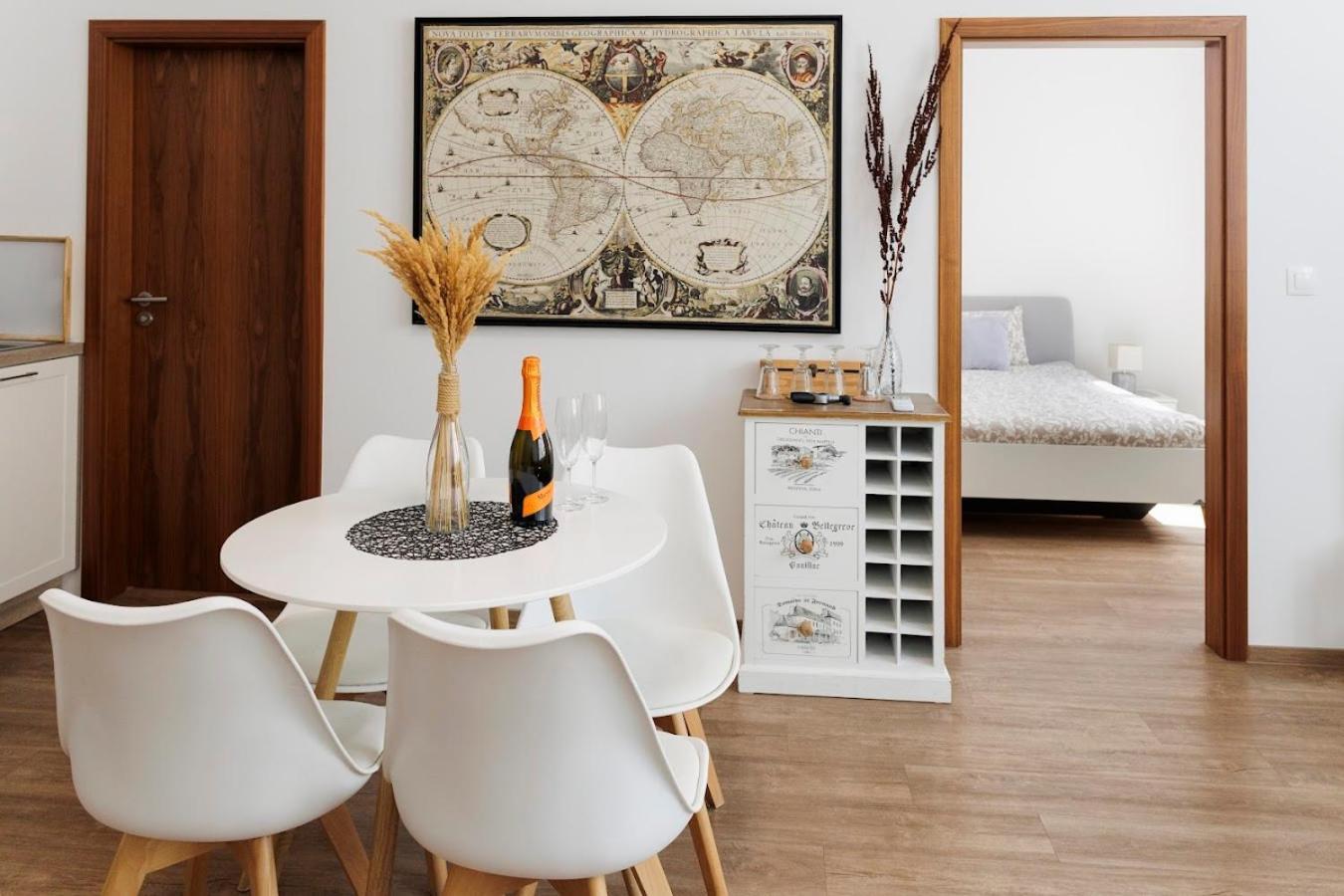 Diamond Residence In Old Town With Free Parking Bratislava Buitenkant foto