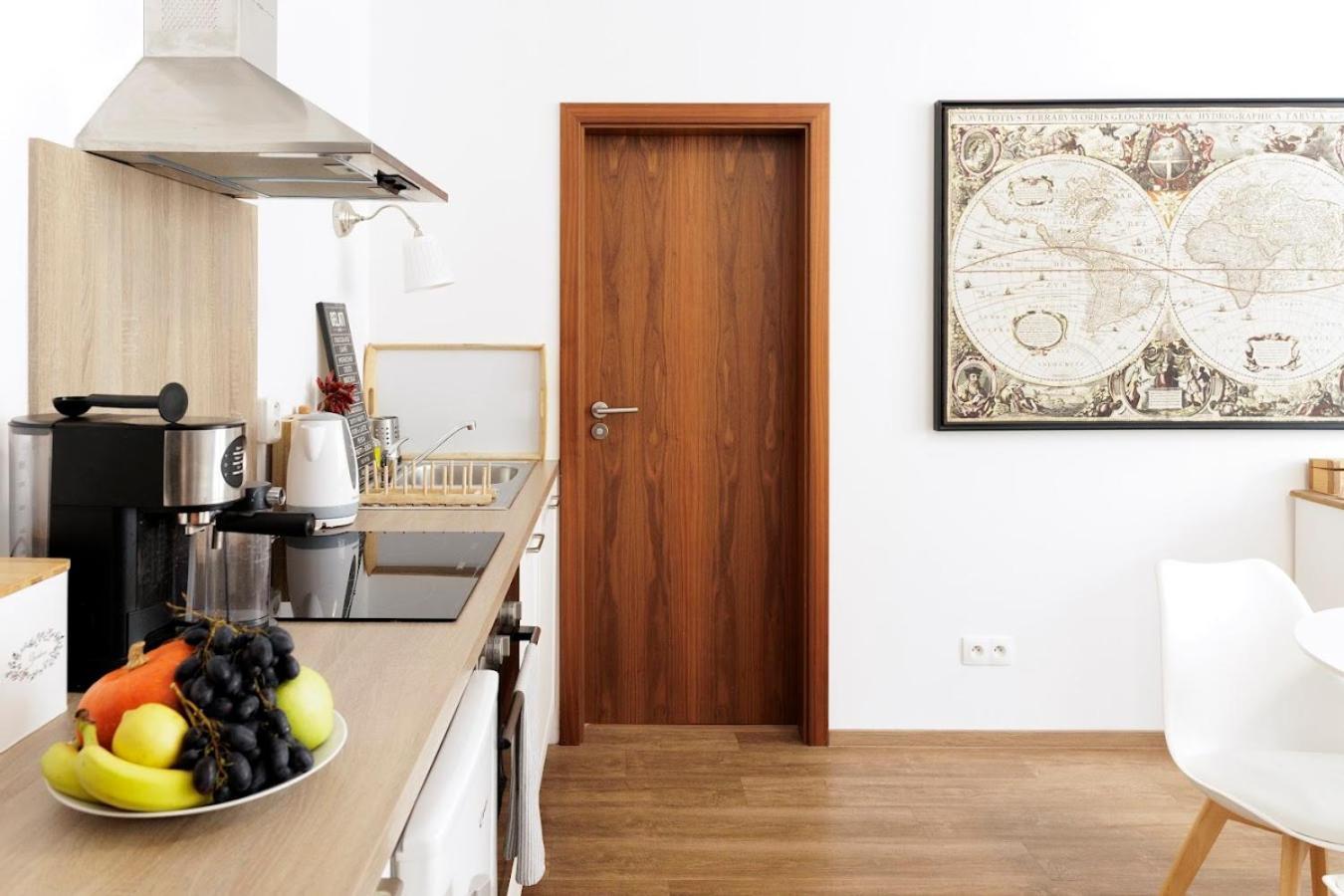 Diamond Residence In Old Town With Free Parking Bratislava Buitenkant foto